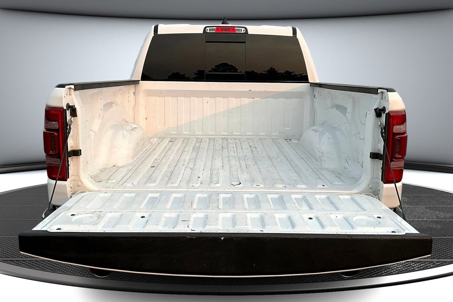 Used 2022 RAM 1500 Laramie image 7