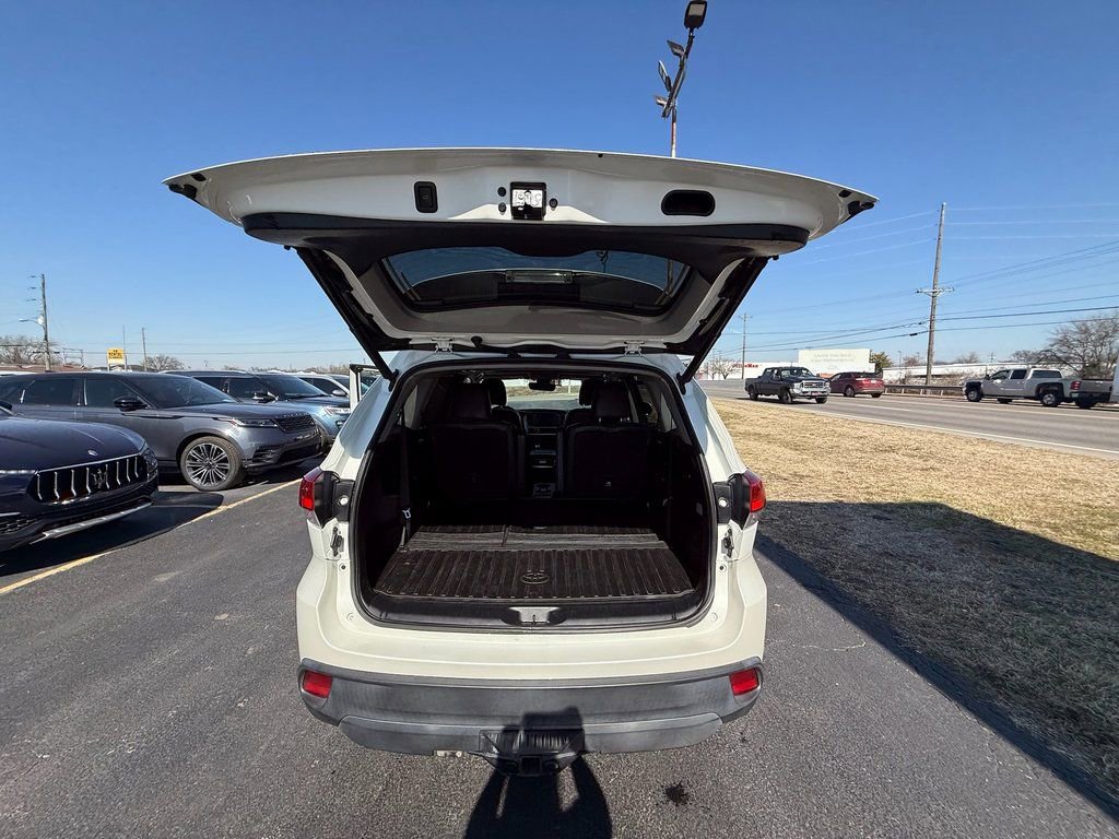 Used 2017 Toyota Highlander SE image 18