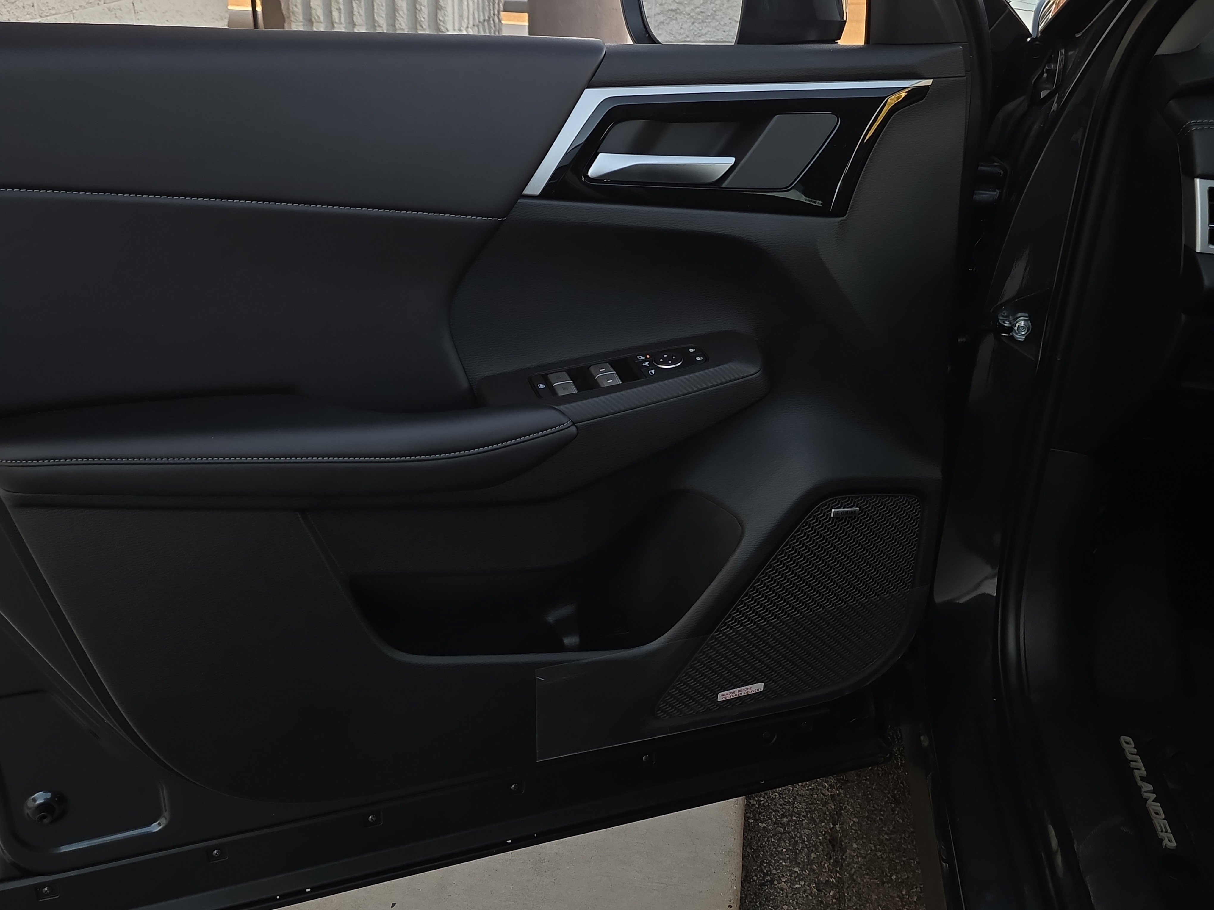 New 2025 Mitsubishi Outlander SE image 6