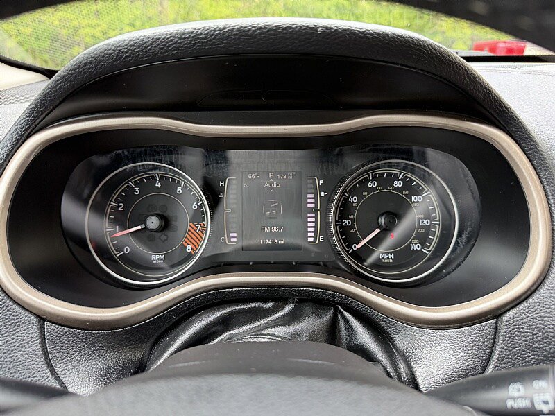 Used 2014 Jeep Cherokee Latitude AWD/4WD image 23