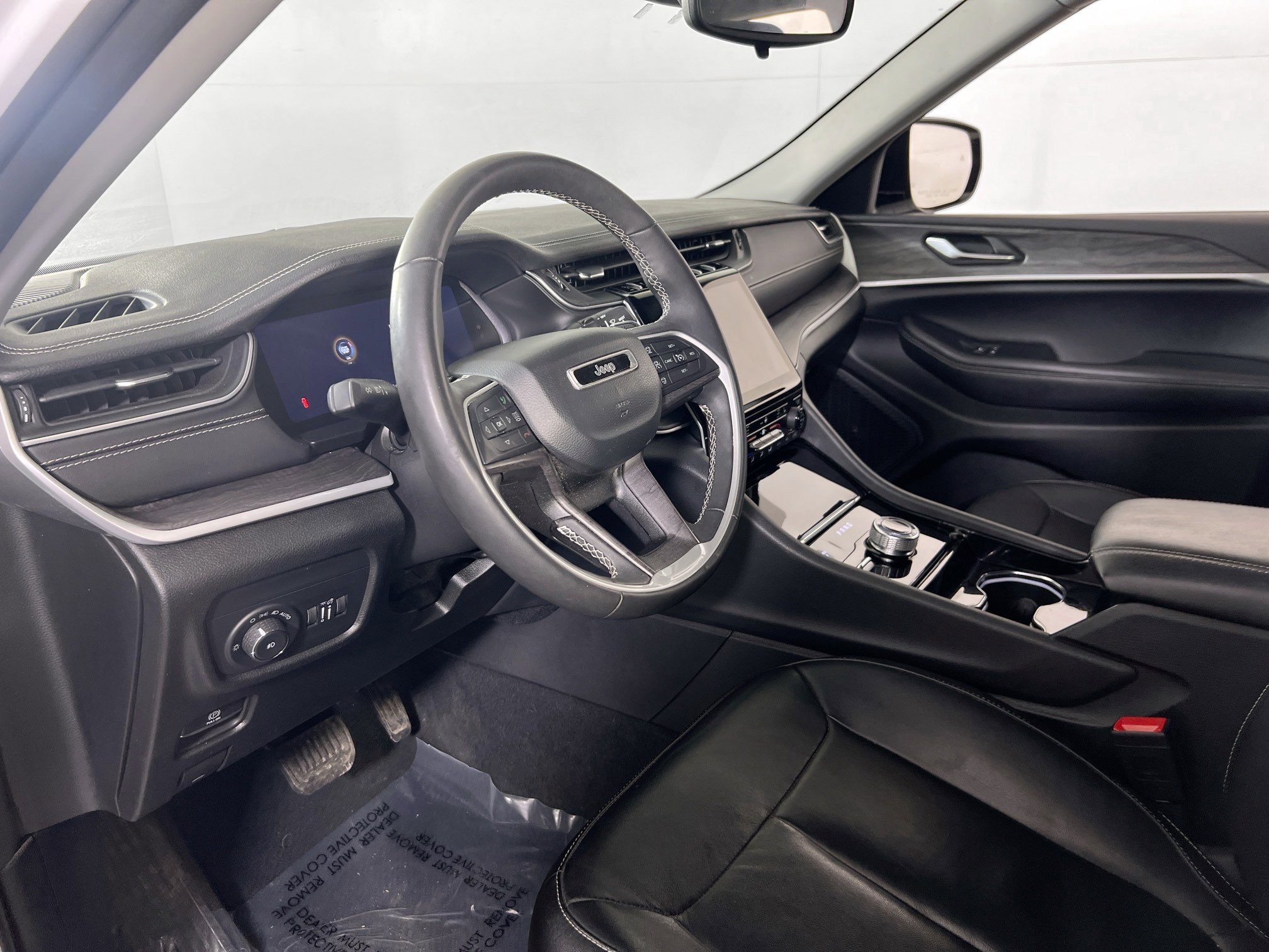 Used 2023 Jeep Grand Cherokee Limited AWD/4WD image 9