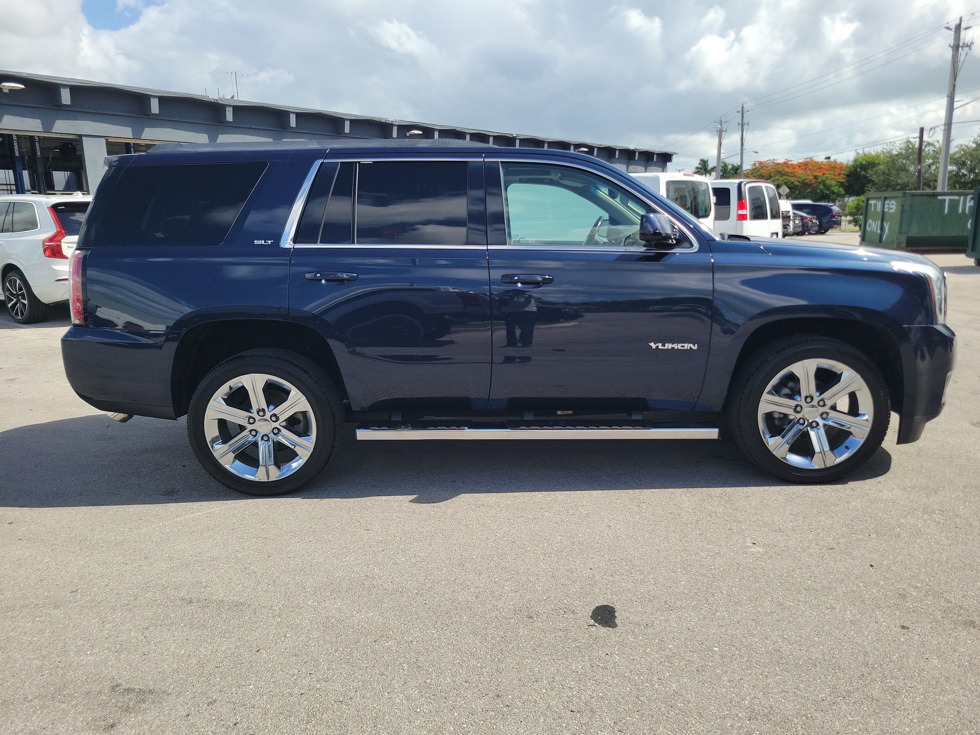 Used 2019 GMC Yukon SLT w/ Open Road Package RWD image 4