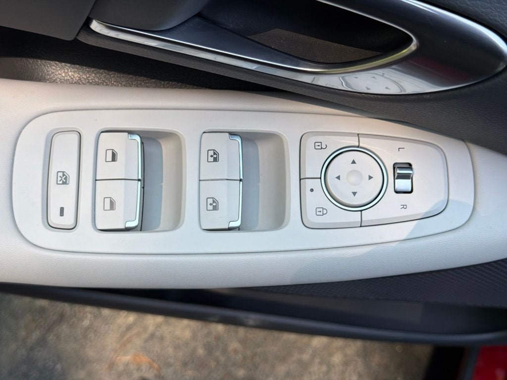 Certified 2023 Hyundai Sonata SEL FWD image 17