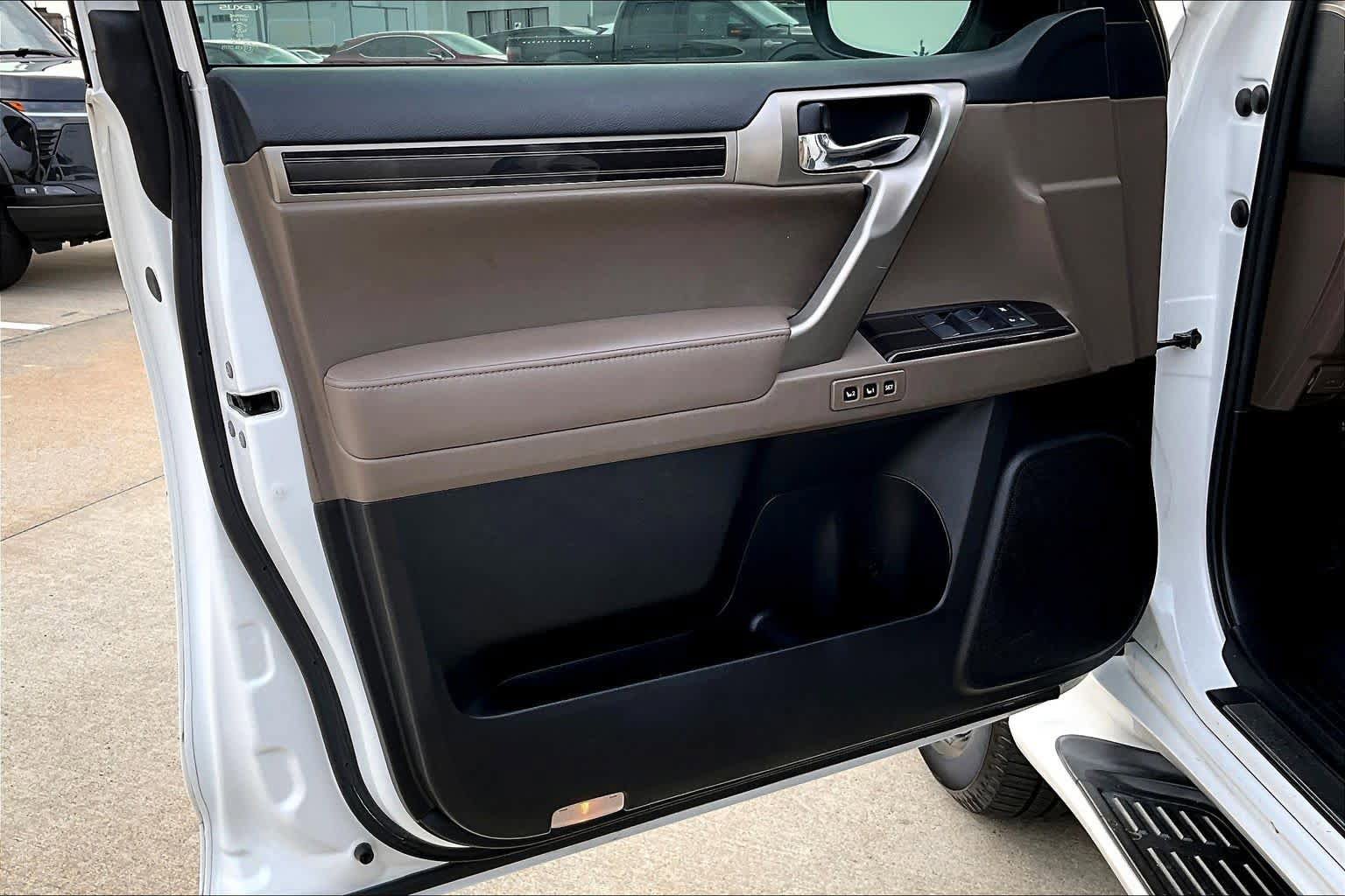 Used 2021 Lexus GX 460 Luxury w/ Accessory Package AWD/4WD image 22
