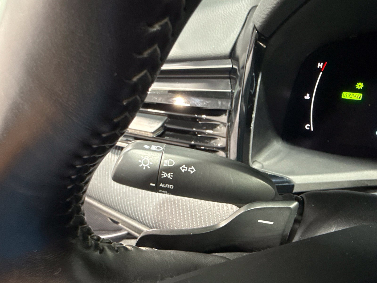 Used 2025 Toyota Camry SE FWD image 35