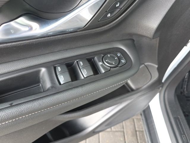 Used 2024 GMC Terrain SLE w/ Elevation Edition image 19