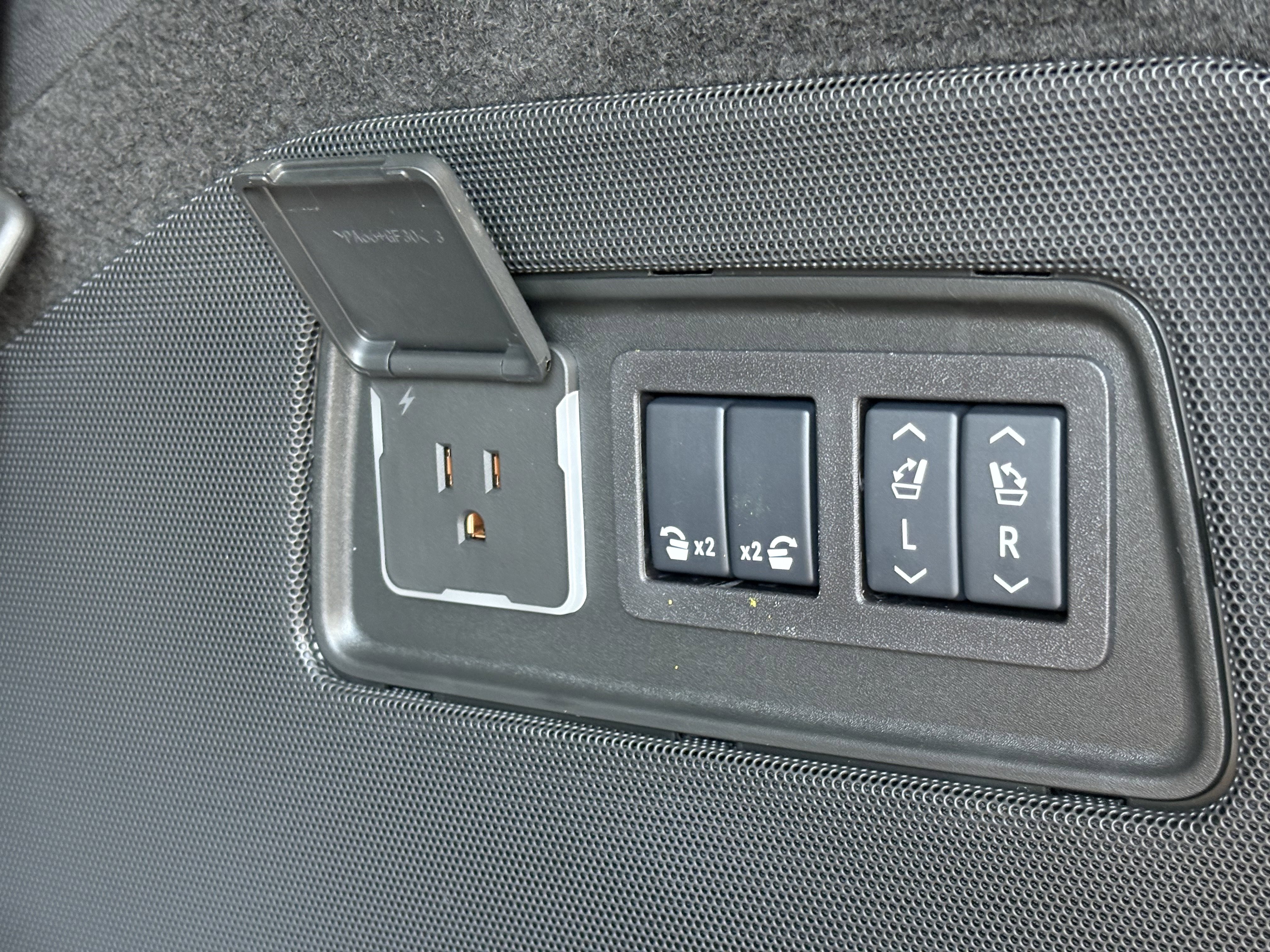 New 2026 Cadillac Escalade Luxury image 10