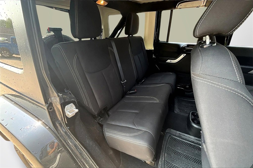 Used 2018 Jeep Wrangler Unlimited Sahara image 23