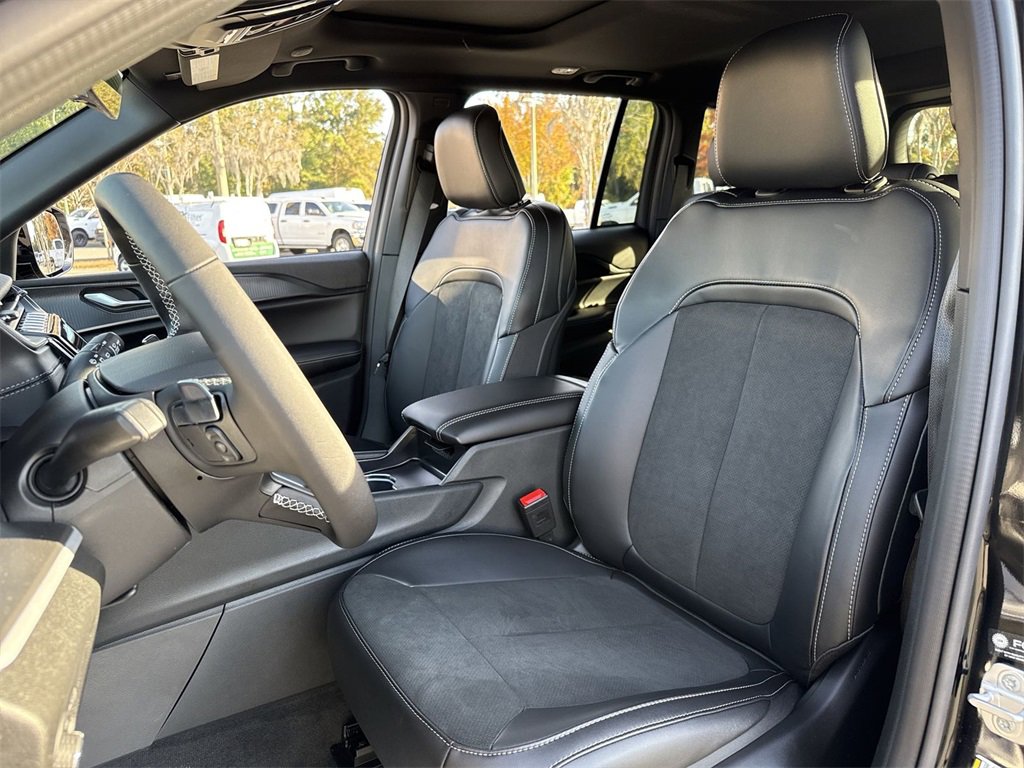 New 2025 Jeep Grand Cherokee Altitude w/ Trailer Tow Package image 10