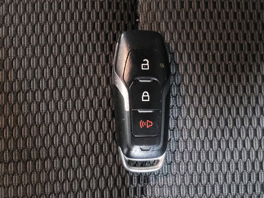 Used 2017 Ford Explorer XLT image 32