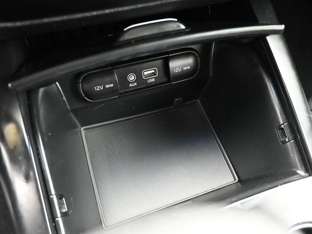 Used 2020 Kia Sorento LX image 16