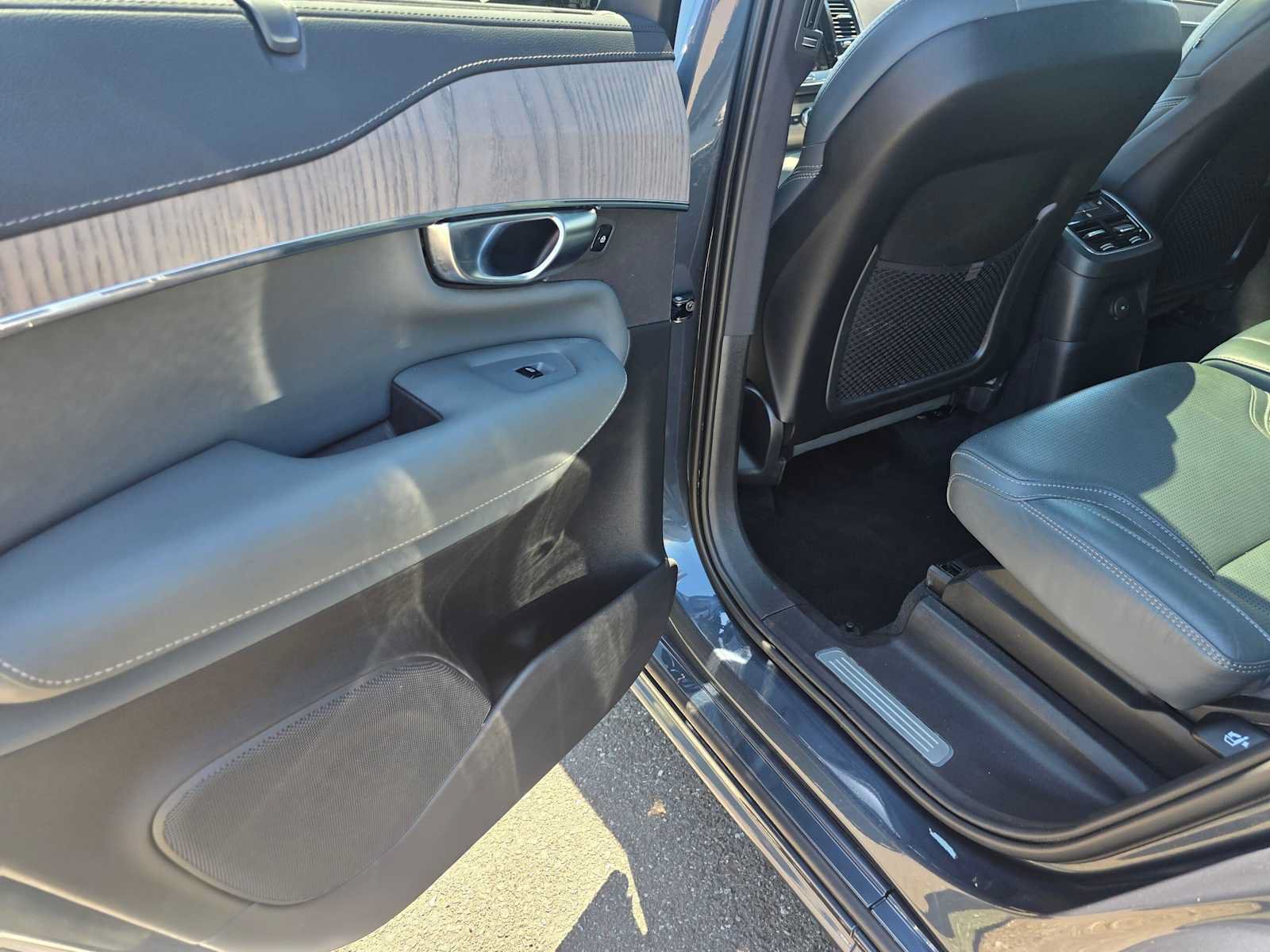 Used 2021 Volvo XC90 T8 Inscription w/ Advanced Package AWD/4WD image 16