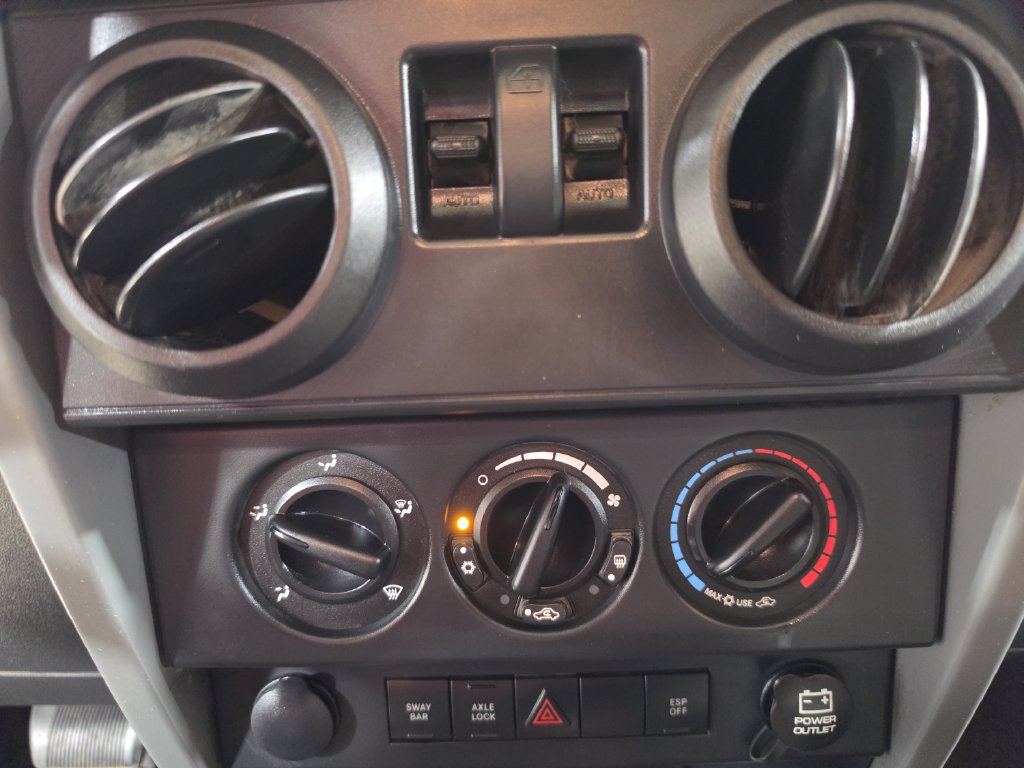 Used 2008 Jeep Wrangler Rubicon w/ Dual Top Group AWD/4WD image 21