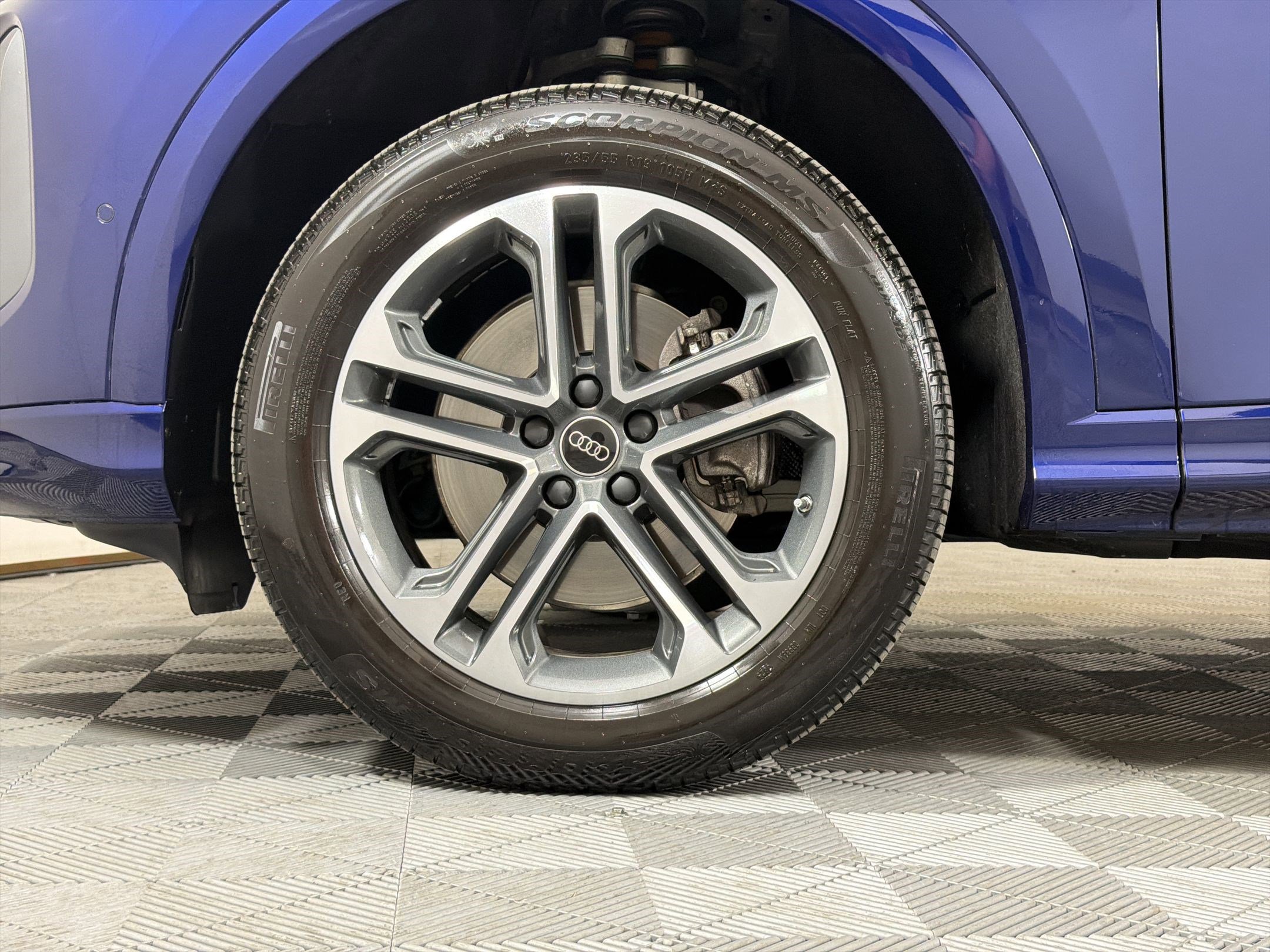 Used 2025 Audi Q5 Premium w/ Convenience Package image 12