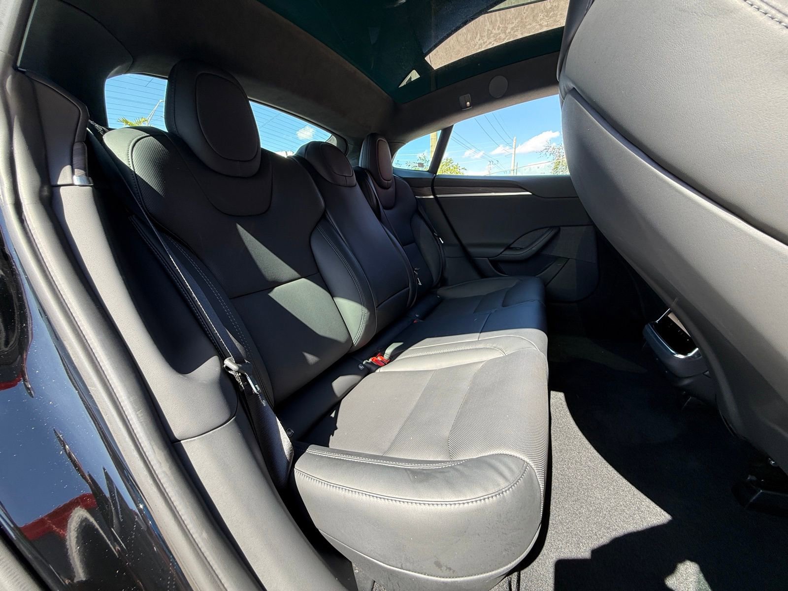 Used 2022 Tesla Model S image 12