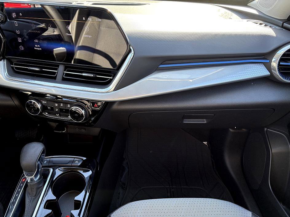 Used 2024 Chevrolet Trax LT w/ LT Convenience Package image 14