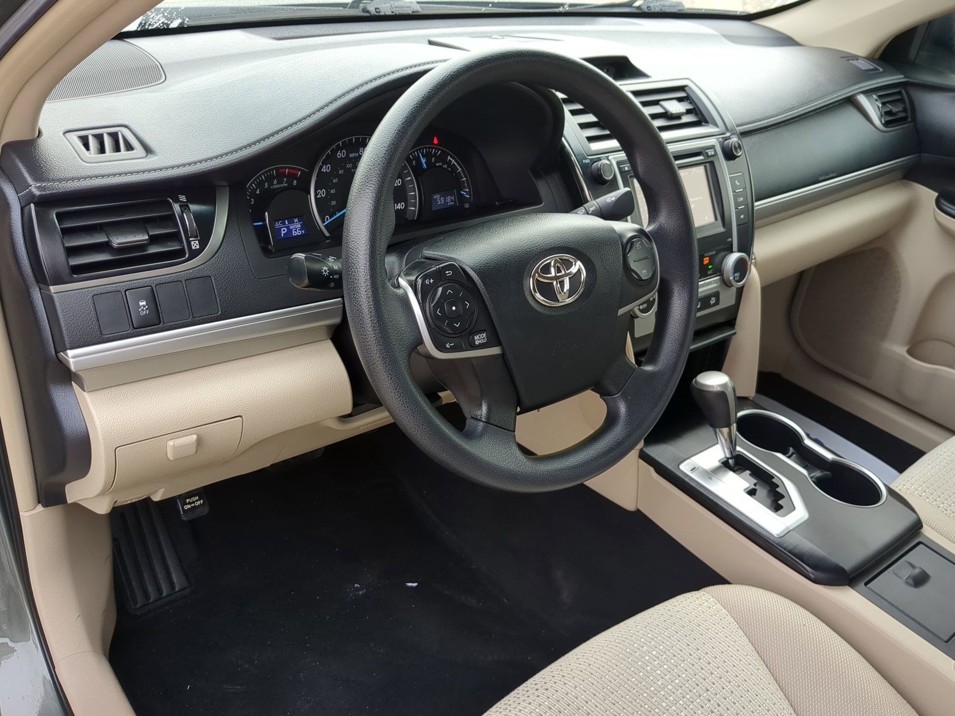 Used 2013 Toyota Camry LE image 12