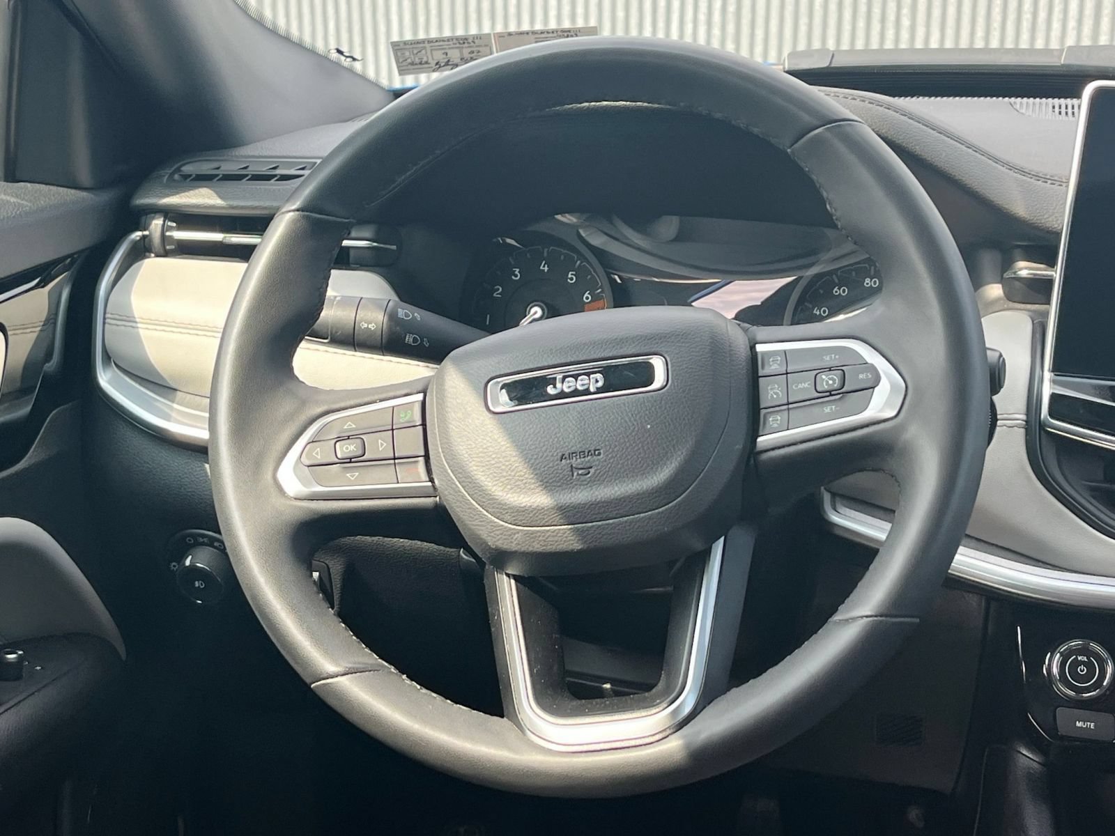Used 2025 Jeep Compass Limited AWD/4WD image 28