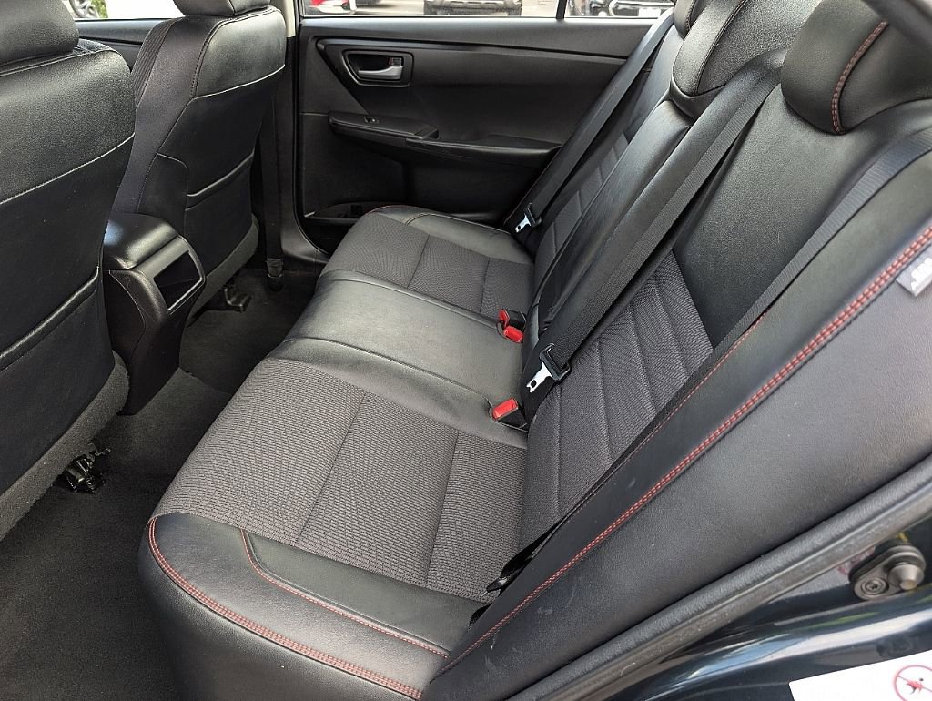 Used 2016 Toyota Camry SE image 18
