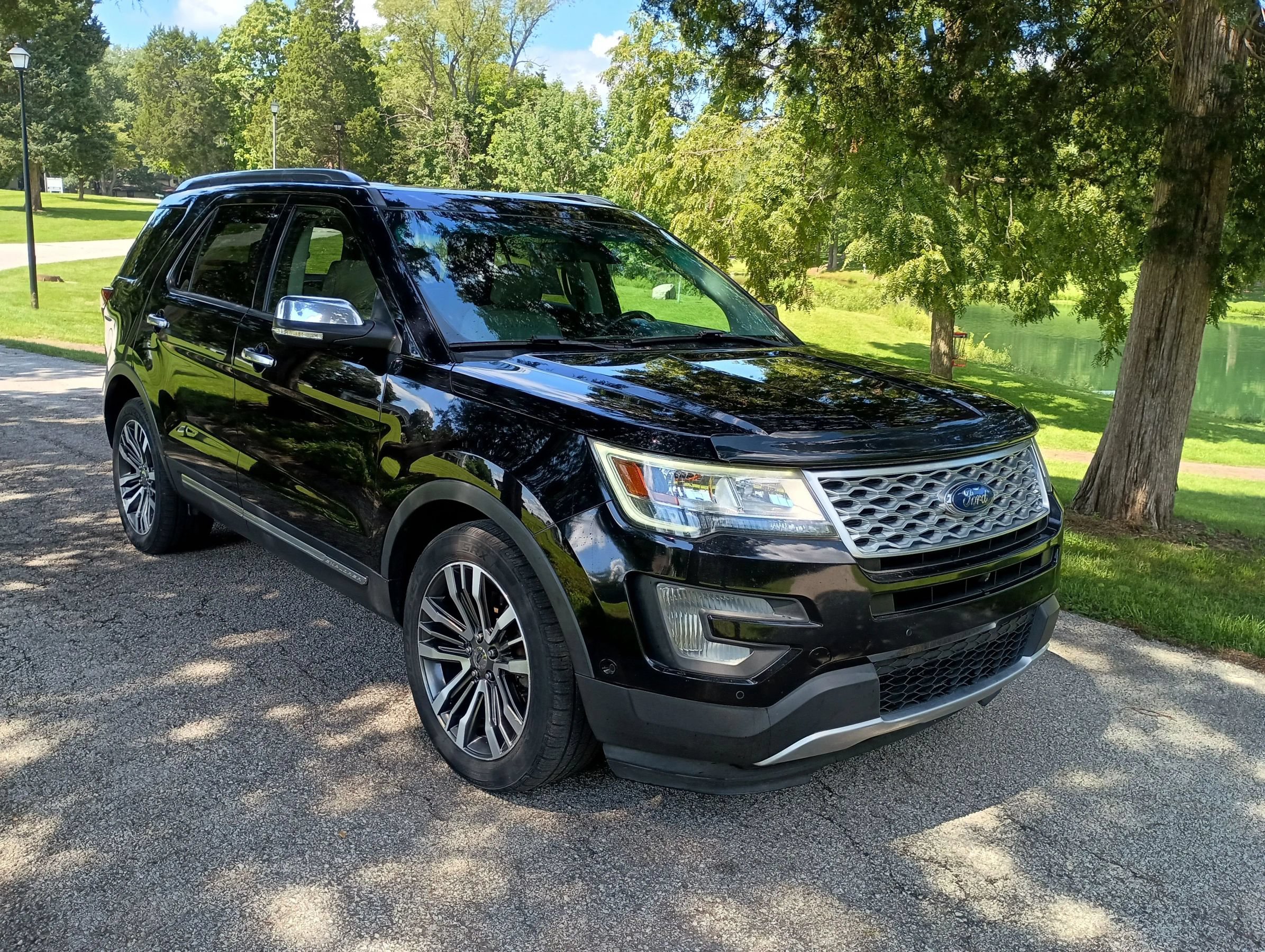 Used 2016 Ford Explorer Platinum AWD/4WD image 1
