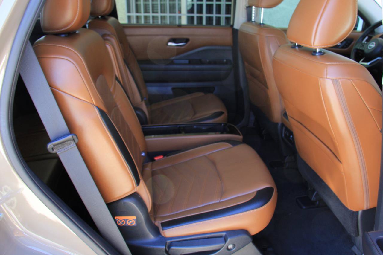 Used 2024 Nissan Pathfinder Platinum FWD image 32