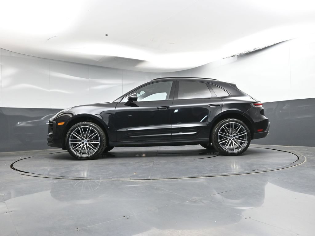 Certified 2025 Porsche Macan image 31