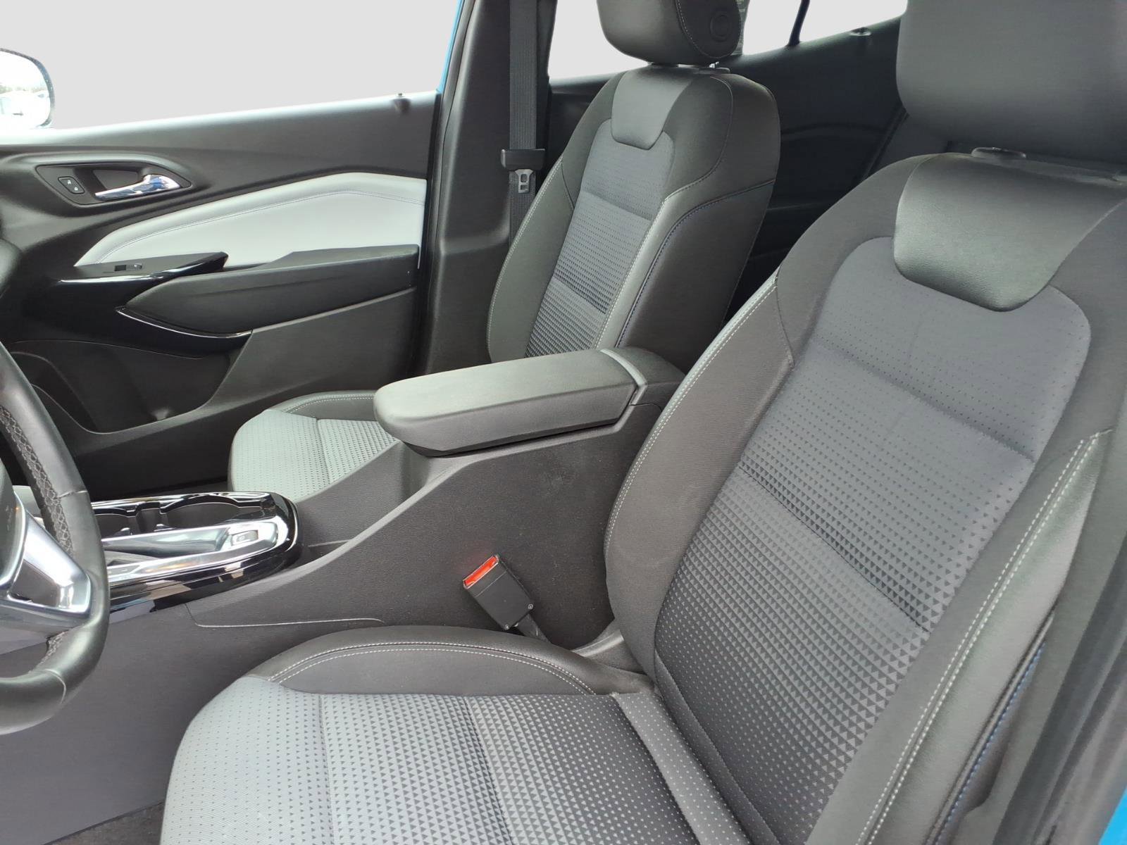 Certified 2025 Chevrolet Trax LT w/ LT Convenience Package image 12