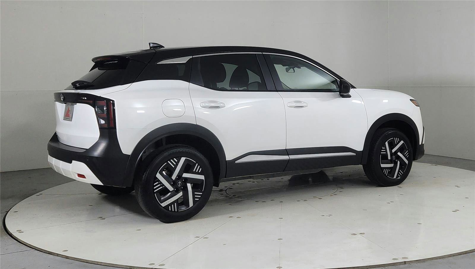 Used 2025 Nissan Kicks SV image 8