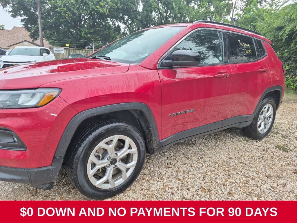 Used 2025 Jeep Compass Latitude w/ Sun & Sound Group AWD/4WD image 1