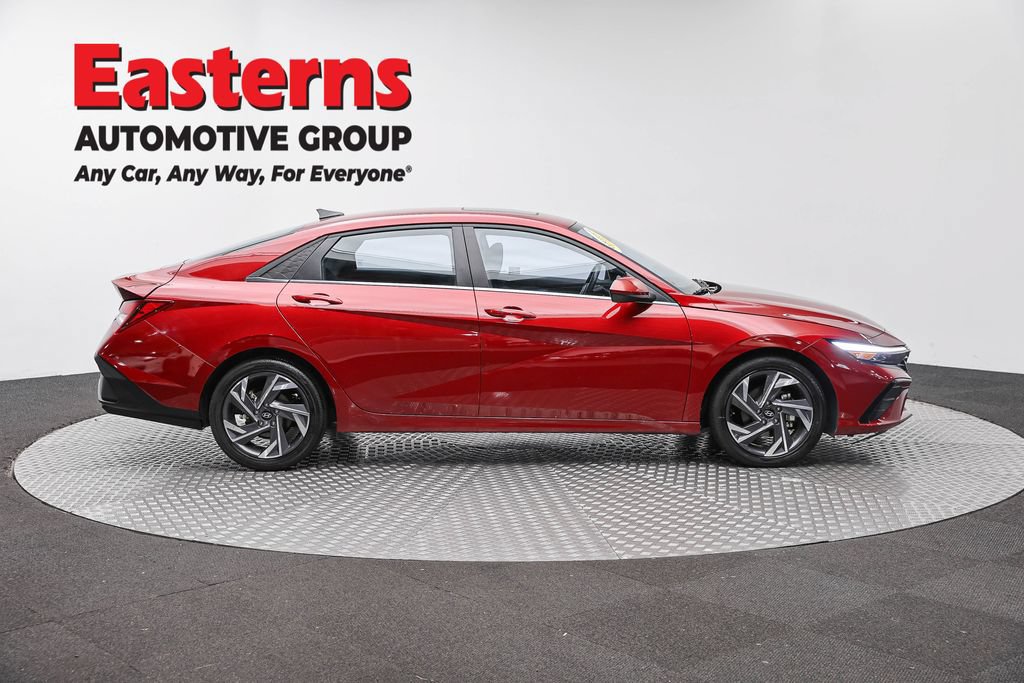 Used 2025 Hyundai Elantra SEL FWD image 5