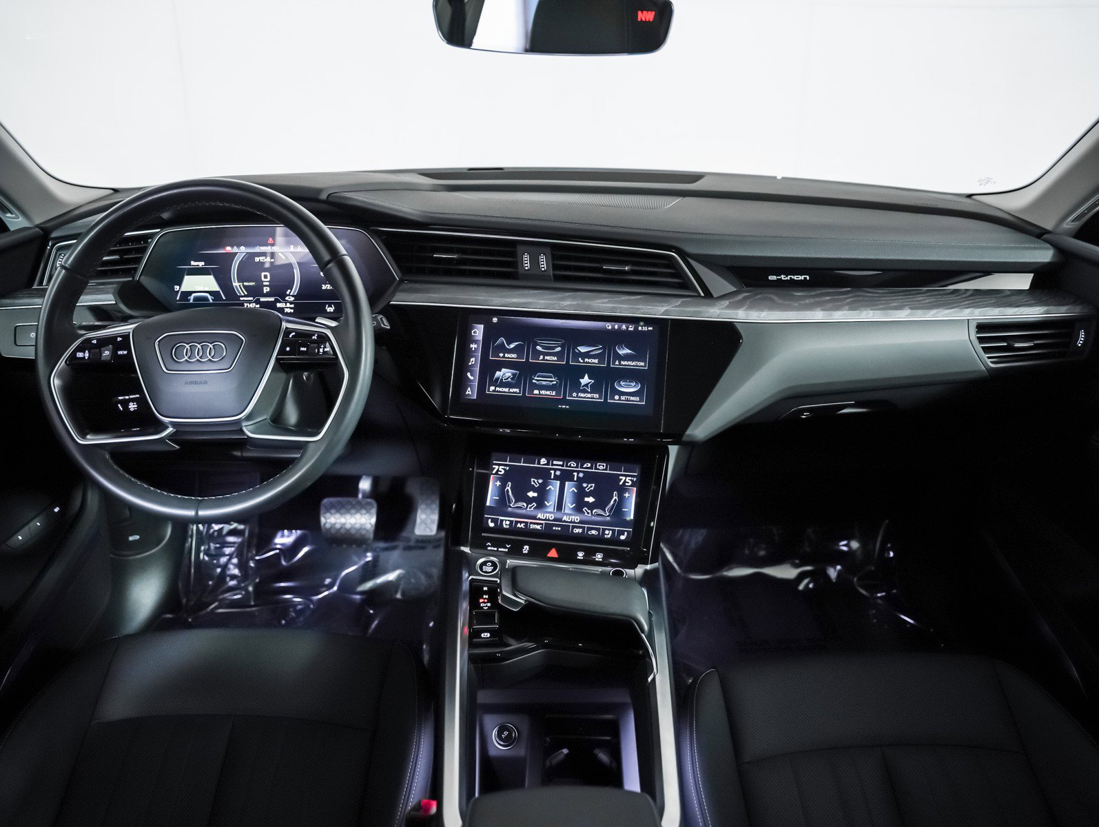 Used 2024 Audi Q8 e-tron Premium Plus image 10