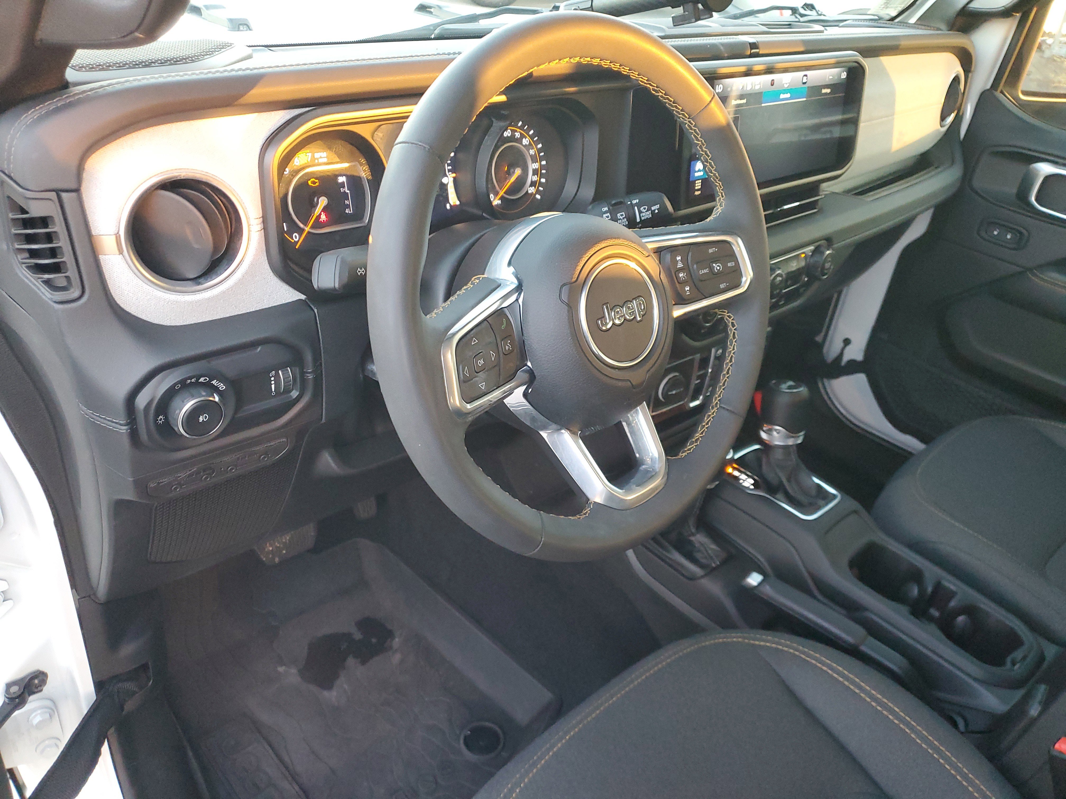 Used 2024 Jeep Wrangler Sahara image 12