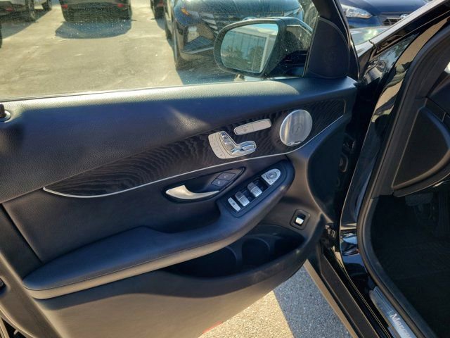 Used 2017 Mercedes-Benz GLC 300 4MATIC image 25