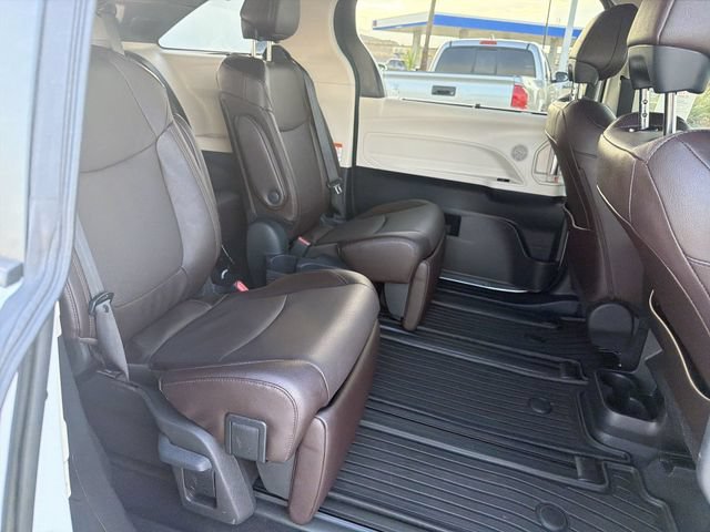 Certified 2024 Toyota Sienna Platinum FWD image 30
