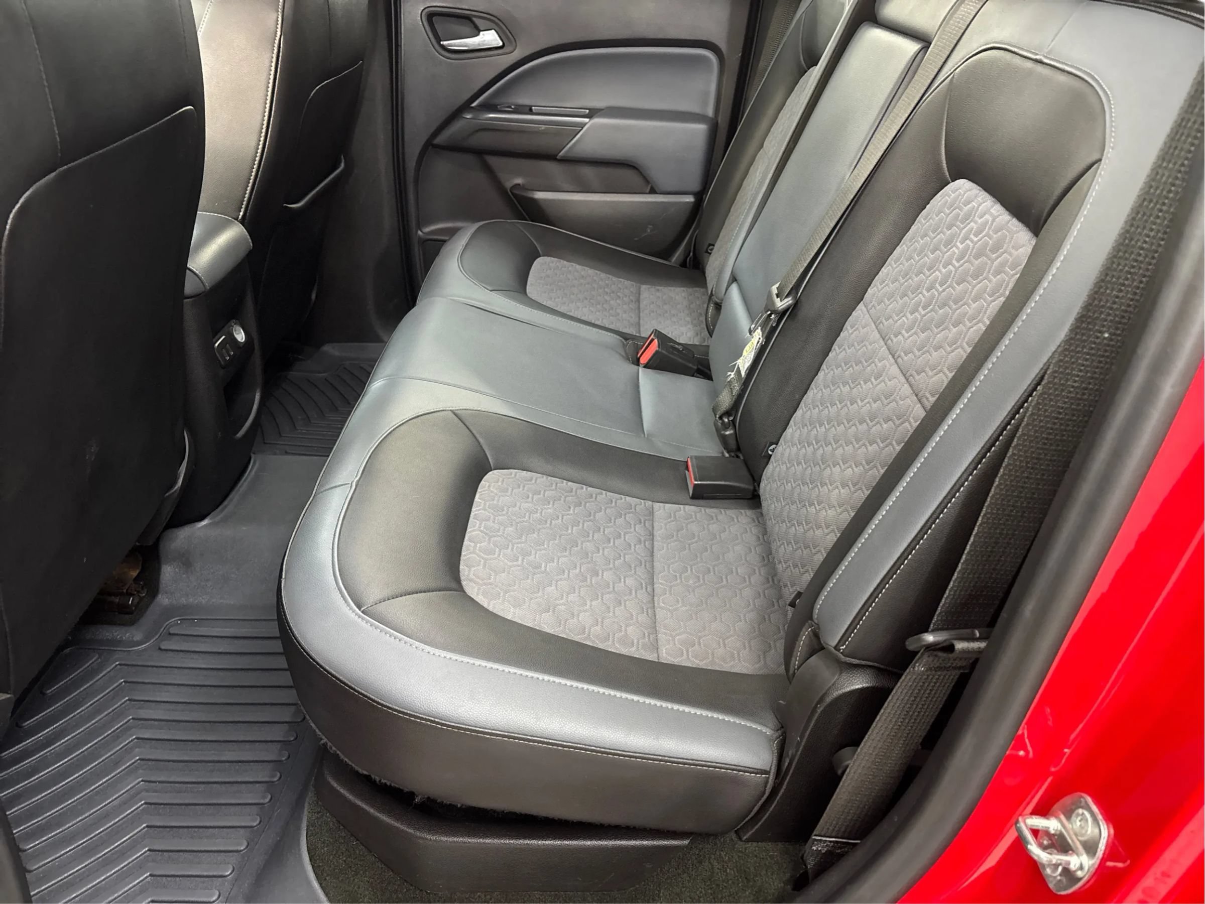 Used 2017 Chevrolet Colorado Z71 AWD/4WD image 14