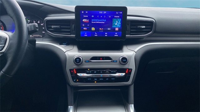 Used 2022 Ford Explorer XLT w/ Equipment Group 202A image 10