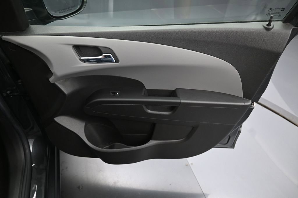 Used 2020 Chevrolet Sonic LT w/ Convenience Package FWD image 34