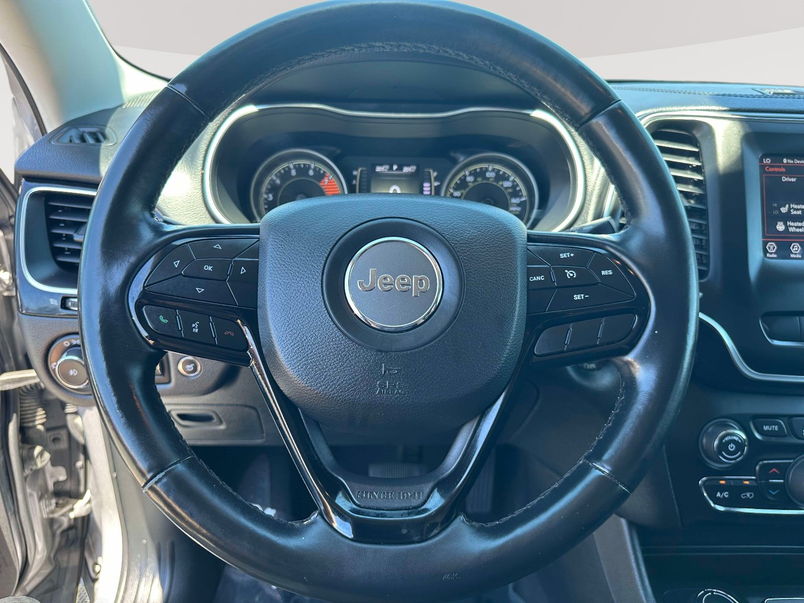 Used 2020 Jeep Cherokee Latitude Plus AWD/4WD image 14
