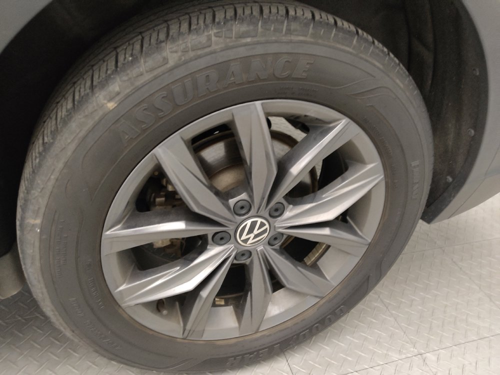 Used 2023 Volkswagen Tiguan SE w/ Panoramic Sunroof Package FWD image 31
