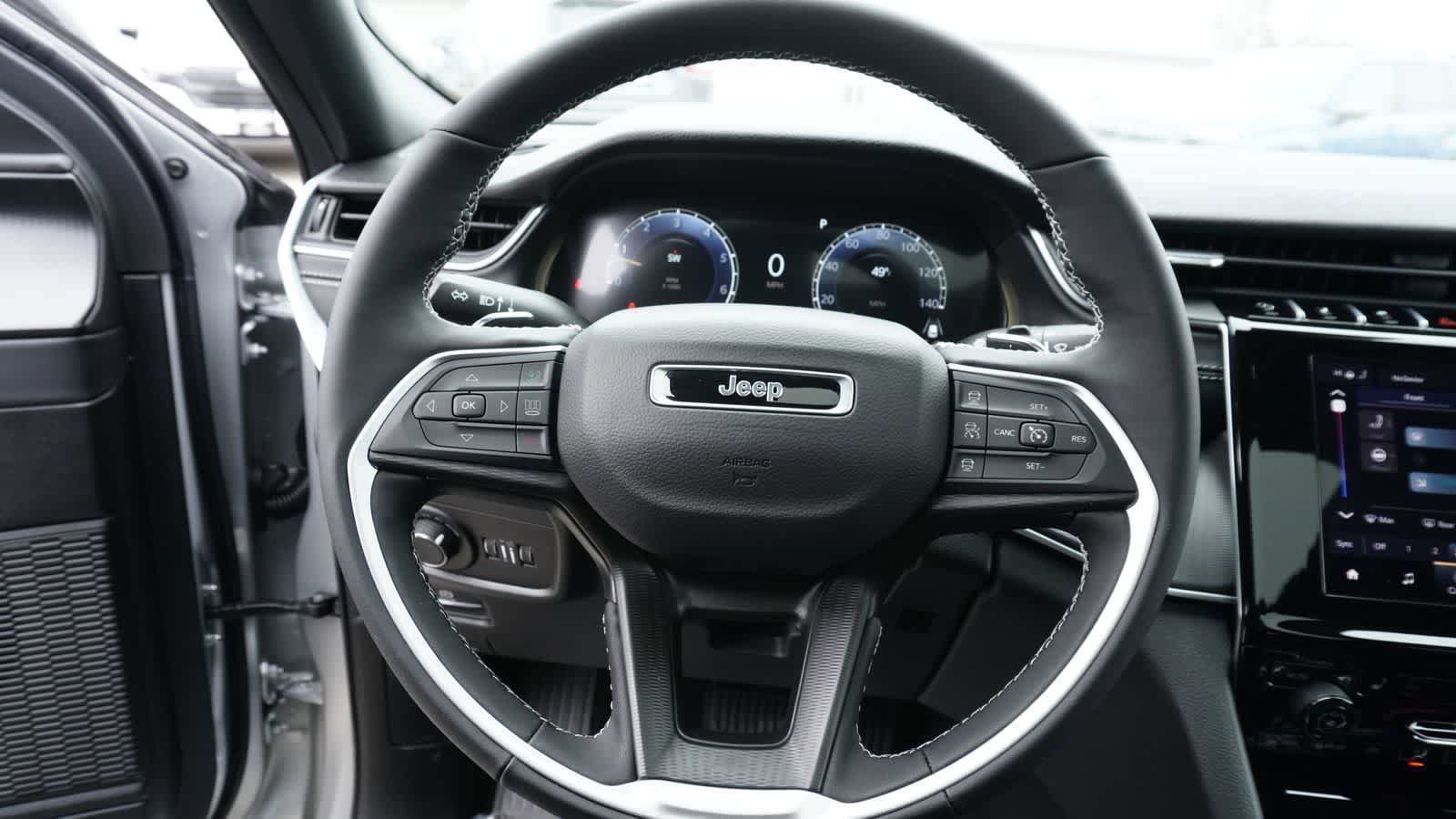 Used 2025 Jeep Grand Cherokee L Laredo w/ Luxury Tech Group I AWD/4WD image 26