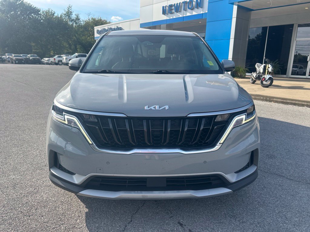 Used 2022 Kia Carnival EX FWD image 2