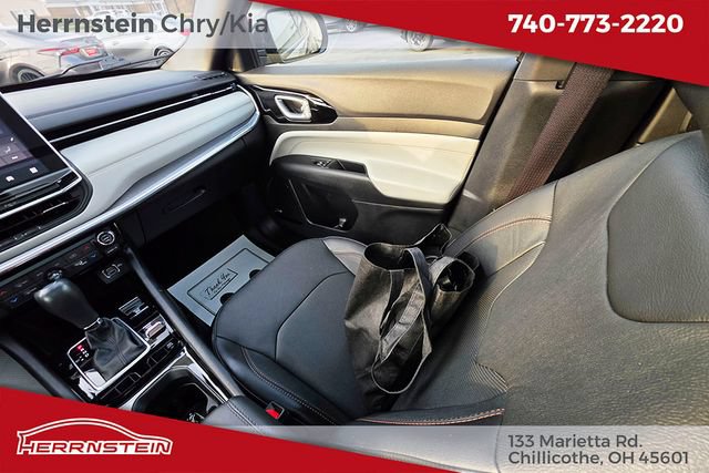 Used 2023 Jeep Compass Limited w/ Sun and Sound Group AWD/4WD image 11