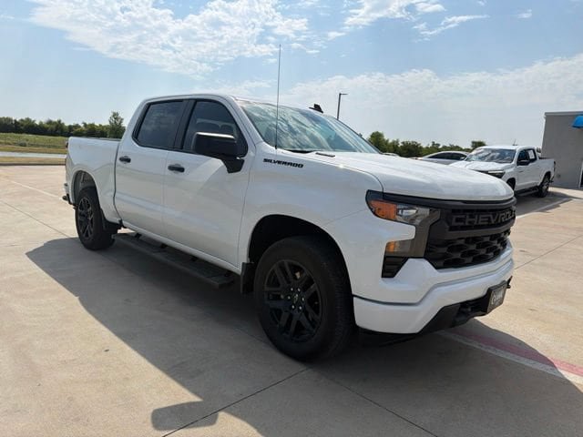 Used 2026 Chevrolet Silverado 1500 Custom w/ LPO, Dark Essentials Package RWD image 5