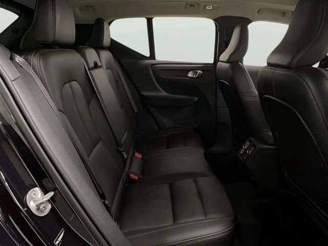 Used 2025 Volvo XC40 B5 Plus image 24