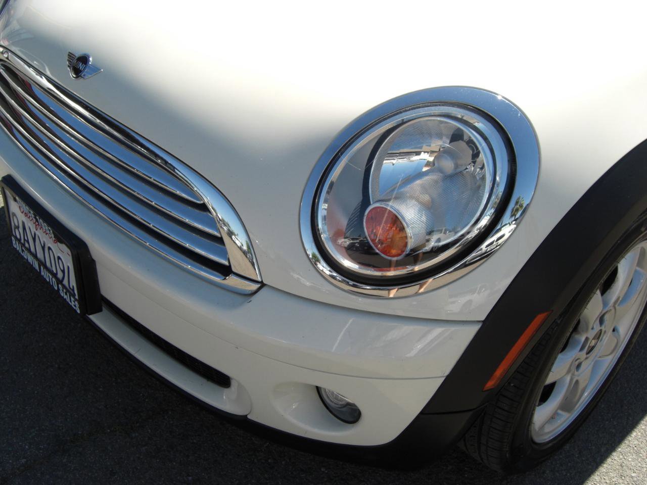 Used 2010 MINI Cooper 2dr image 6