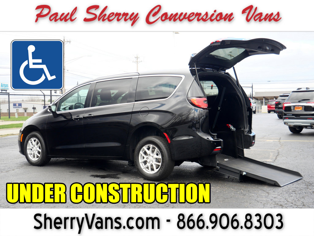 Used 2025 Chrysler Pacifica Select FWD video 1