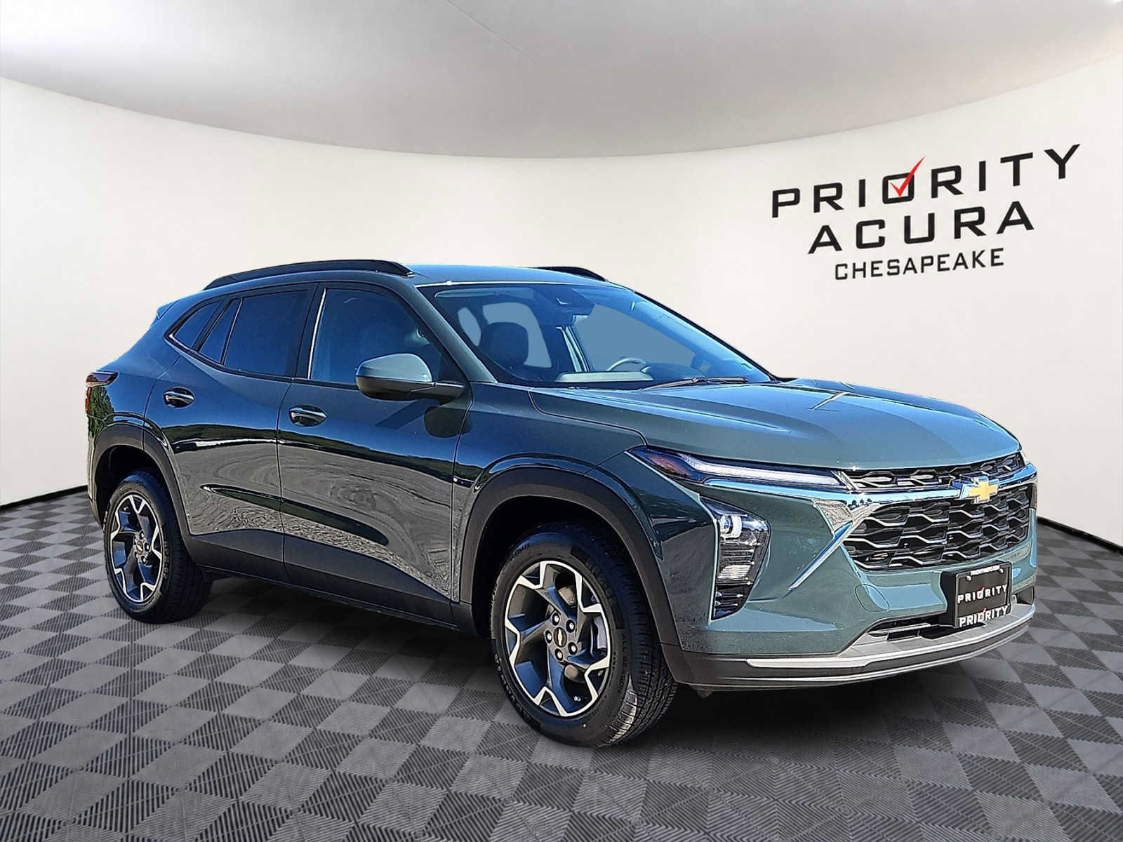 Used 2025 Chevrolet Trax LT FWD image 3