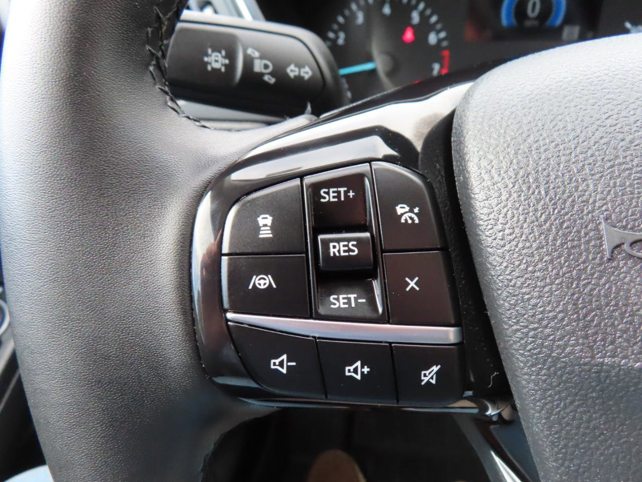 Used 2022 Ford Escape SE w/ SE Sport Appearance Package FWD image 25