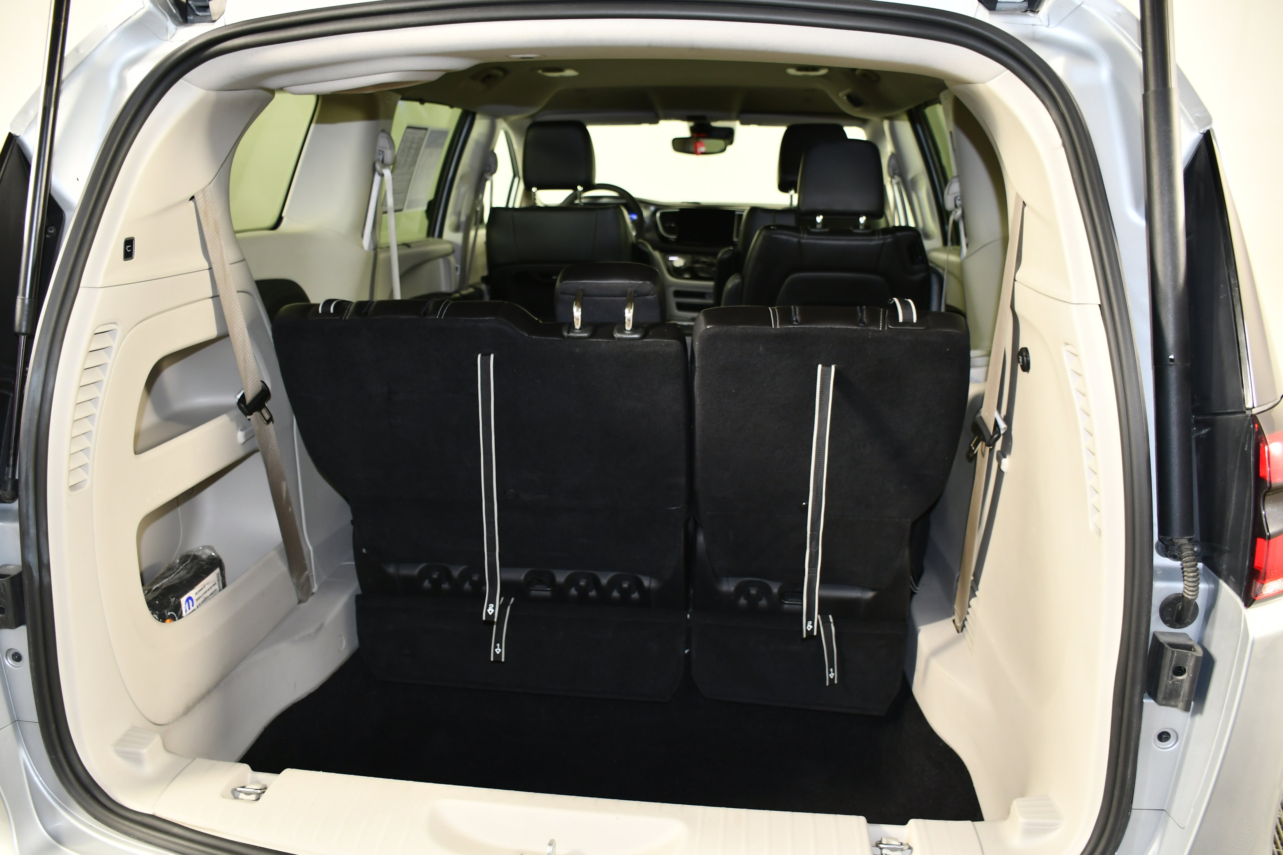 Used 2024 Chrysler Pacifica Touring-L image 49