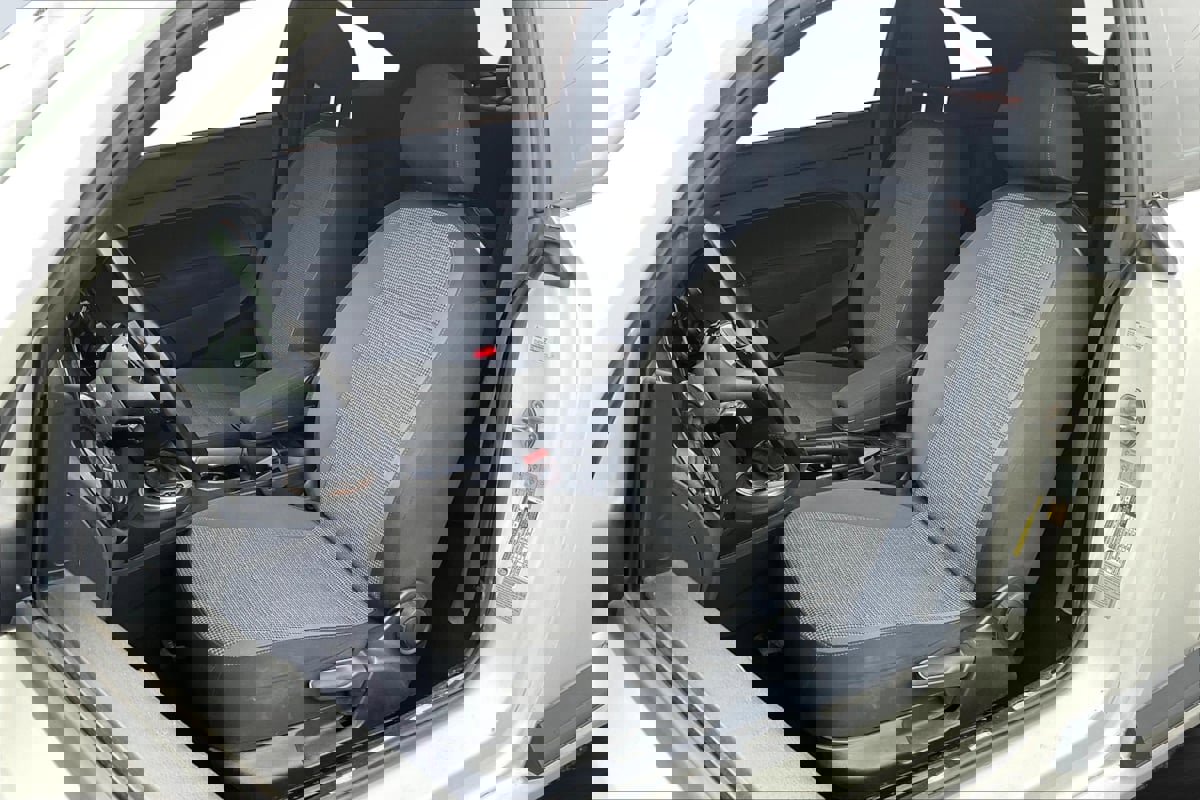 Used 2018 Volkswagen Beetle S image 22